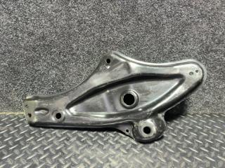 Запчасть кронштейн подрамника Mercedes-Benz GLE350d 2018