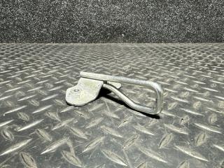 Петля крышки багажника