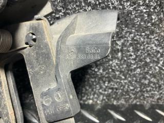 Запчасть крюк капота Mercedes-Benz GLE350d 2018