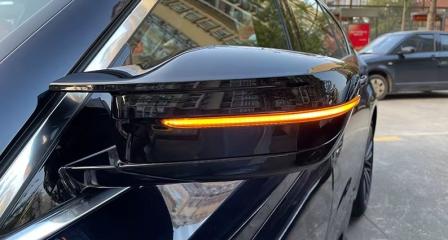 Запчасть повторитель поворота в зеркало левый BMW 5