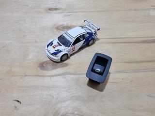 Запчасть кнопка стеклоподъемника задняя BMW 3 2012
