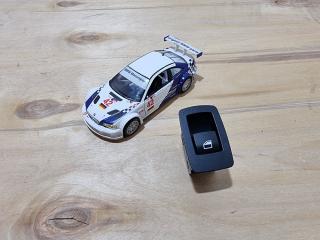 Запчасть кнопка стеклоподъемника задняя BMW 3 2012