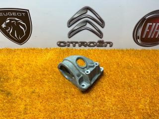 Кронштейн привода передний правый Peugeot Boxer 2016 контрактная Кронштейн привода передний правый Peugeot Boxer 2016