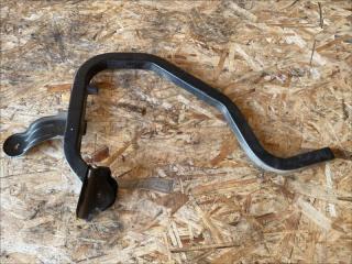 Петля крышки багажника левая Renault Logan 1 2011 Б/У Петля крышки багажника левая Renault Logan 1 2011