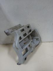 Кронштейн форсунки омывателя фары правый Skoda Octavia A7