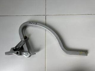 Петля крышки багажника правая Hyundai Solaris 1 Б/У Петля крышки багажника правая Hyundai Solaris 1