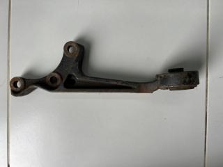 Опора редуктора передняя Toyota Hilux 7 2010