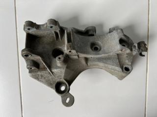 Кронштейн генератора Renault Sandero 2