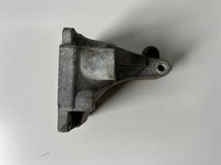 Кронштейн генератора Toyota Rav4 2012