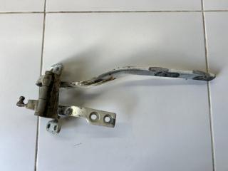 Петля двери багажника правая Volkswagen Touareg 1