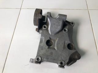 Кронштейн генератора Nissan Almera 2 2000