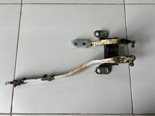 Петля двери багажника левая Volkswagen Touareg 1