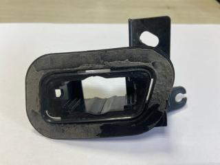 Кронштейн форсунки омывателя фары передний левый Toyota Land Cruiser