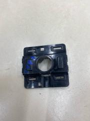 Запчасть кронштейн датчика парковки передний правый Volkswagen Touareg 3