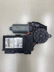 Фото запчасти моторчик стеклоподъемника задний правый Audi A8 D3 Б/У запчасть Запчасть моторчик стеклоподъемника задний правый Audi A8 D3