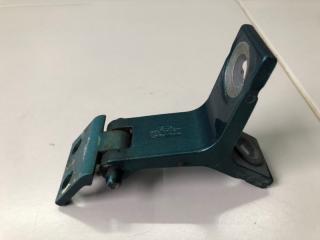 Фото запчасти петля двери верхняя задняя правая Audi 80 1991 Б/У запчасть Запчасть петля двери верхняя задняя правая Audi 80 1991