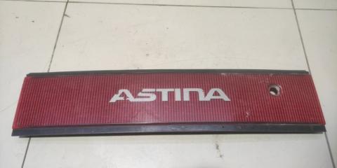 Накладка крышки багажника задняя Mazda 323 1993