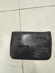 Запчасть брызговик передний правый УАЗ Патриот