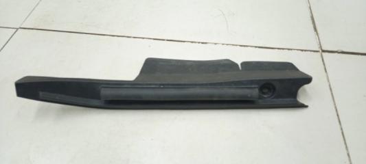 Уплотнитель капота правый Toyota RAV4