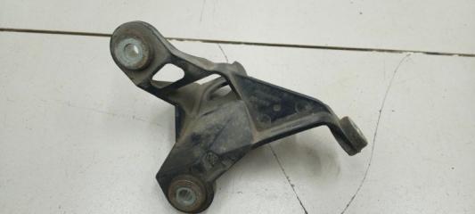 Фото запчасти кронштейн троса кпп Skoda Octavia A5 2009 Б/У запчасть Запчасть кронштейн троса кпп Skoda Octavia A5 2009