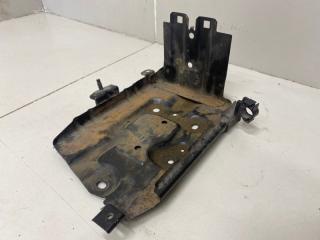 Крепление аккумулятора (корпус/подставка) Nissan Primera 3