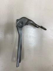 Фото запчасти петля капота левая Audi A3 1997 Б/У запчасть Запчасть петля капота левая Audi A3 1997