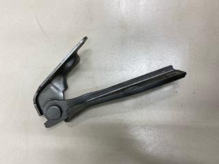 Петля капота правая Audi A3 1997 Б/У Петля капота правая Audi A3 1997