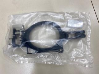 Фото запчасти кронштейн ручки двери задний левый Mitsubishi Lancer 10 новая запчасть Запчасть кронштейн ручки двери задний левый Mitsubishi Lancer 10