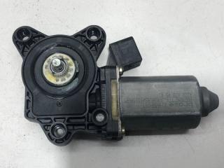 Фото запчасти моторчик стеклоподъемника передний Mercedes-Benz C-Class 2000 Б/У запчасть Запчасть моторчик стеклоподъемника передний Mercedes-Benz C-Class 2000