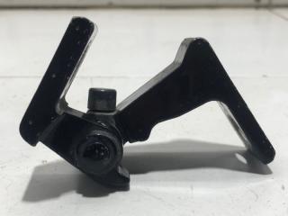 Фото запчасти петля двери задняя правая Skoda Rapid 1 Б/У запчасть Запчасть петля двери задняя правая Skoda Rapid 1