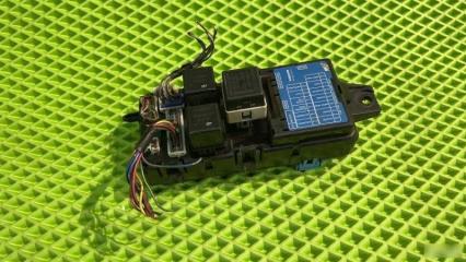 Блок предохранителей Volvo S40 1995 Б/У Блок предохранителей Volvo S40 1995