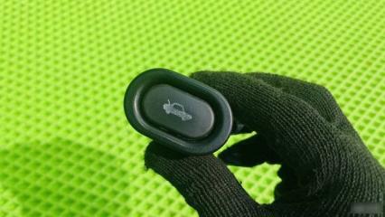 Запчасть кнопка открывания багажника Saab 9-5 1997