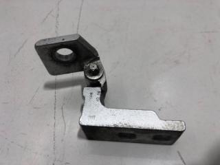 Фото запчасти петля двери нижняя передняя левая Opel Corsa D 2009 Б/У запчасть Запчасть петля двери нижняя передняя левая Opel Corsa D 2009