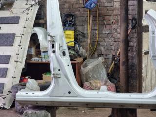 Порог со стойкой правый Suzuki Escudo 2009 Б/У Порог со стойкой правый Suzuki Escudo 2009