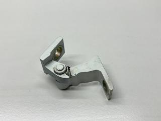 Запчасть петля двери правая Skoda Rapid 1 2016