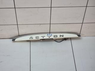 Фото запчасти накладка крышки багажника SsangYong Actyon 2 2012 Б/У запчасть Запчасть накладка крышки багажника SsangYong Actyon 2 2012