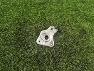 Запчасть кронштейн (крепление) Lexus es300h 2020