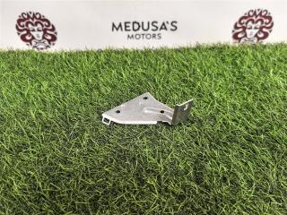 Запчасть крепление воздуховода переднее правое Porsche Macan 2016