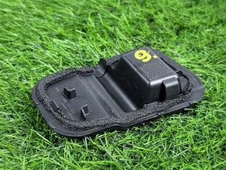 Запчасть заглушка двери передняя правая Hyundai Santa Fe 2019