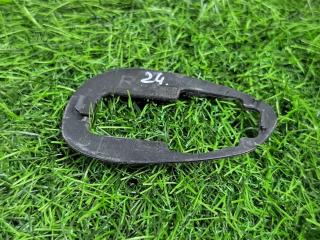 Запчасть прокладка ручки двери передняя правая Hyundai Santa Fe 2019