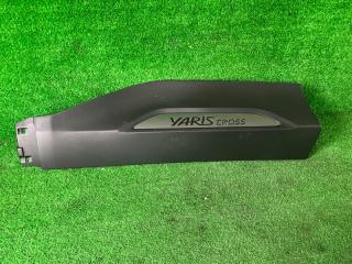 Накладка на дверь задняя правая Toyota Yaris Cross