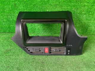 Консоль магнитофона TOYOTA NOAH