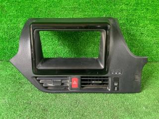 Консоль магнитофона TOYOTA NOAH