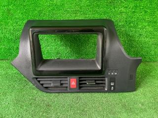 Консоль магнитофона TOYOTA NOAH