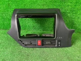 Консоль магнитофона TOYOTA NOAH