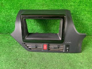 Консоль магнитофона TOYOTA NOAH