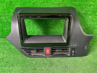 Консоль магнитофона TOYOTA NOAH