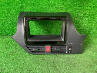 Консоль магнитофона TOYOTA NOAH