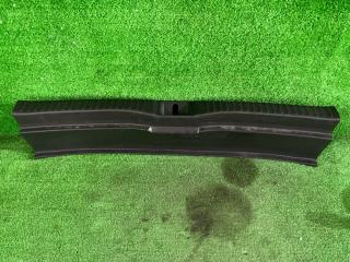 Запчасть накладка замка багажника TOYOTA WISH