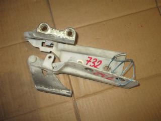 Петля капота NISSAN STAGEA WGC34 732 1 ракурс Петля капота NISSAN STAGEA WGC34 732 1 ракурс